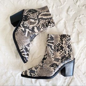 BOGO Blondo Que Ankle Bootie New $170